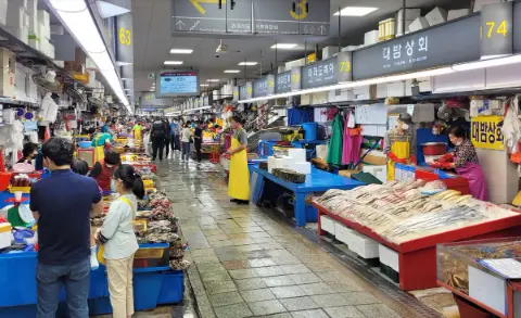 Seafood stalls inside Jagalchi Market in Jung-gu