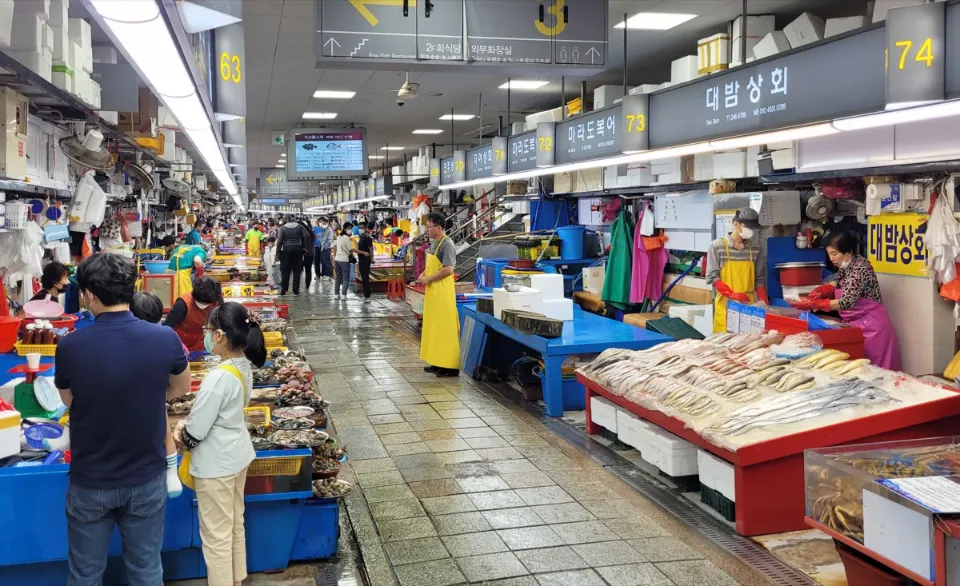 Seafood stalls inside Jagalchi Market in Jung-gu