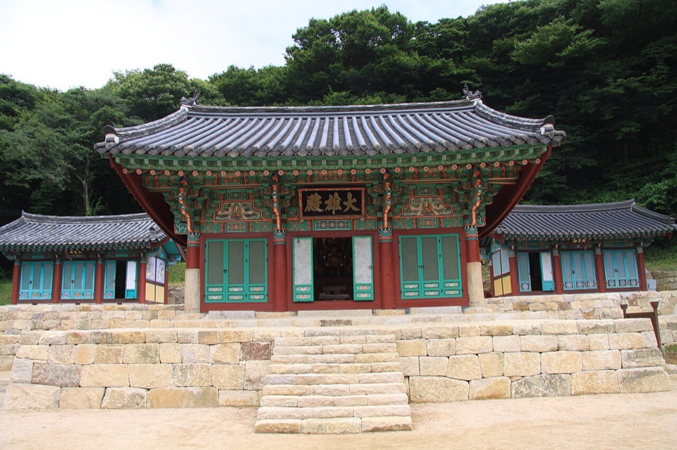 Daeungjeon Hall at Unsusa Temple in Sasang-gu