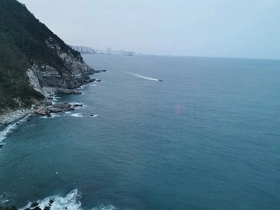Taejongdae coastal cliffs and sea views in Yeongdo-gu